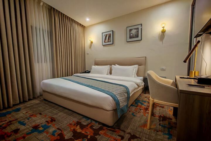 Room 43 of 118