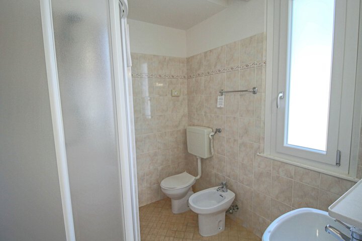 Room 33 of 57