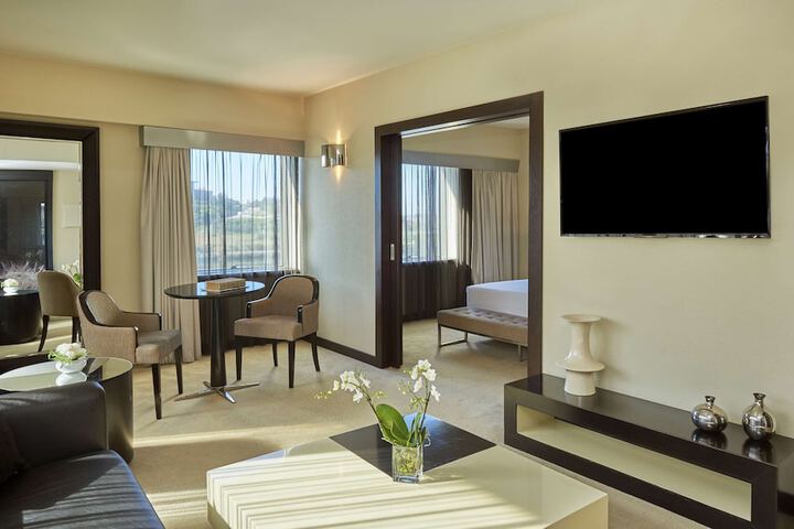 Room 10 of 42