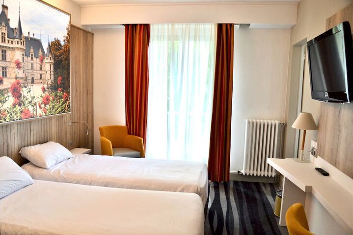 Room 7 of 42