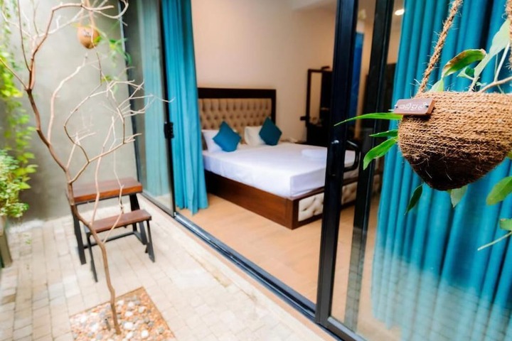Room 9 of 21