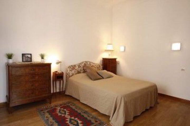 Room 6 of 16