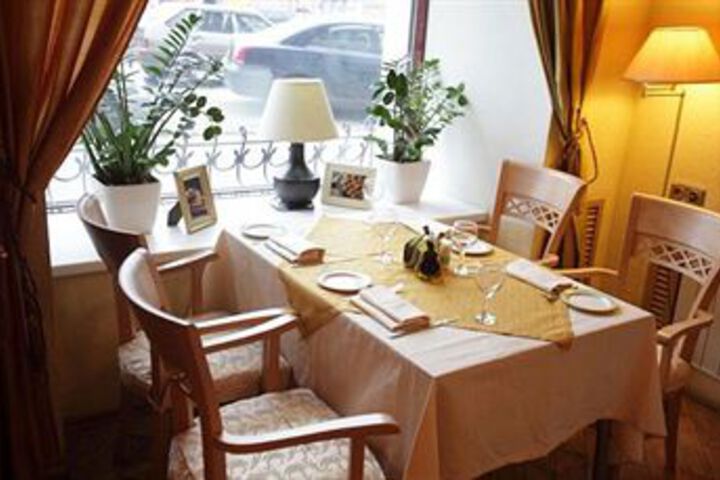Dining 20 of 24
