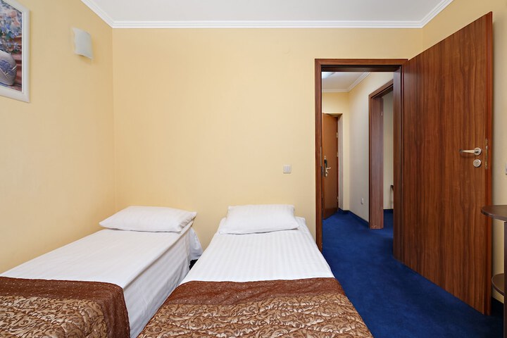 Room 4 of 51