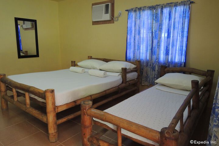 Room 4 of 18