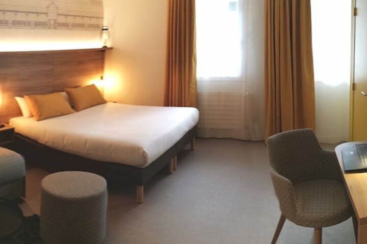 Room 12 of 48