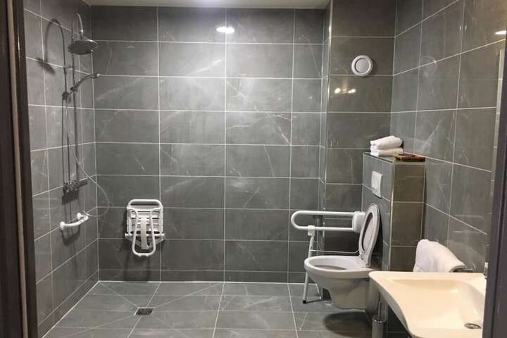Room 7 of 66