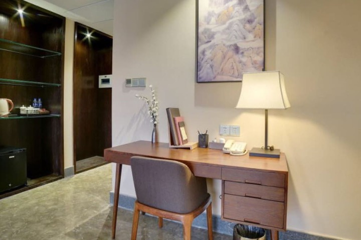 Room 14 of 18