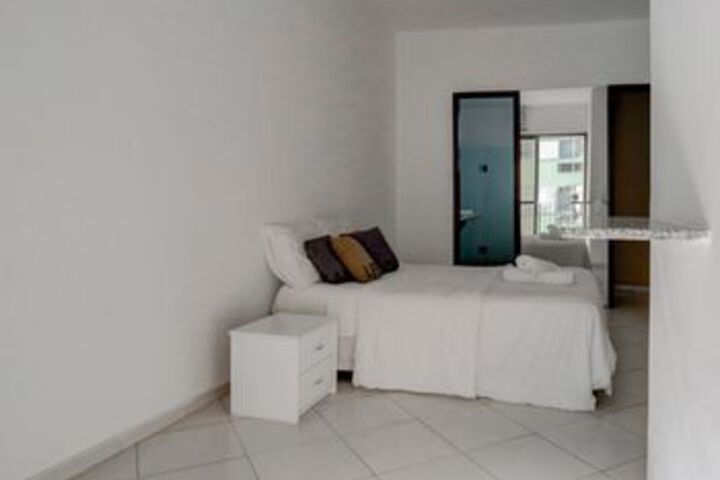 Room 25 of 104