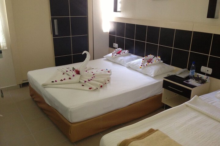 Room 7 of 33