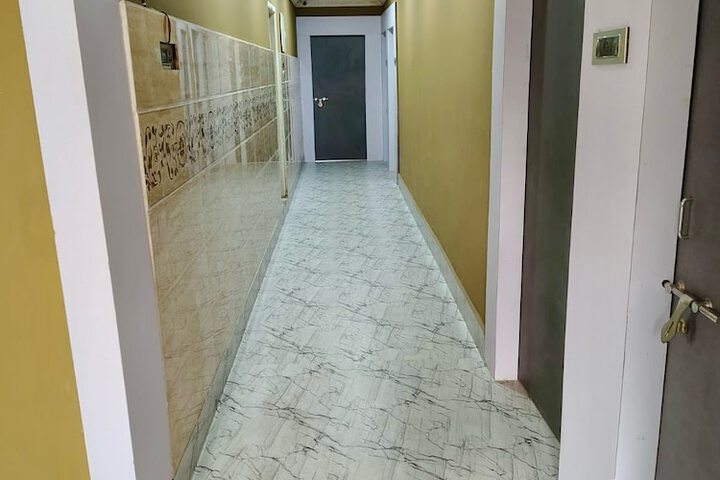 Room 9 of 14