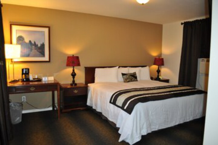 Room 13 of 18