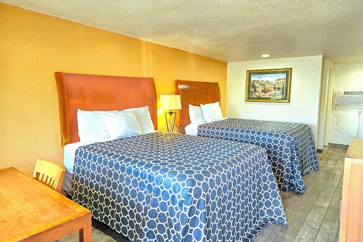 1 King Bed (9 of 9)