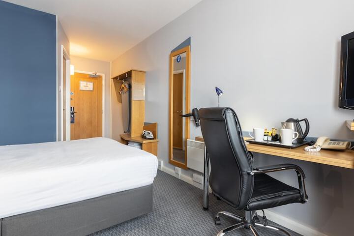 Room 11 of 63