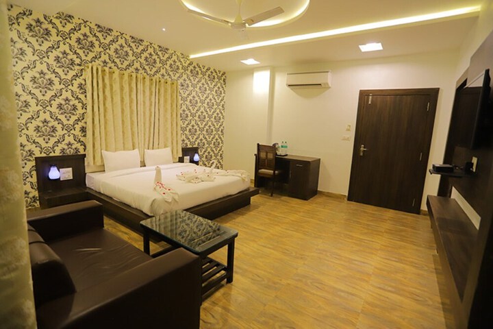 Room 15 of 36