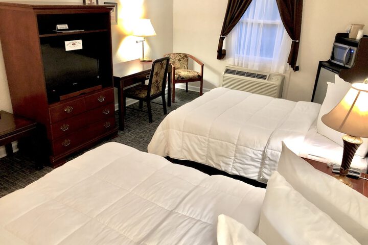 2 Double Beds (4 of 8)