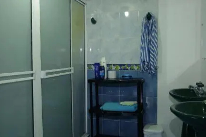 Room 4 of 6