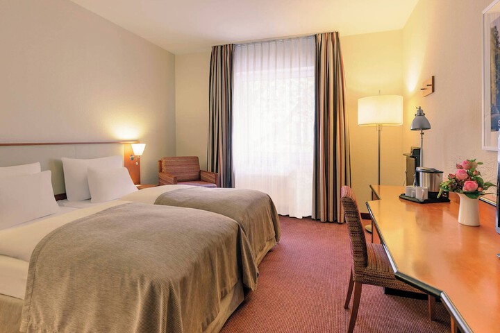 Room 2 of 65