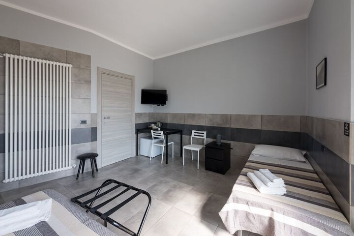 Room 21 of 102