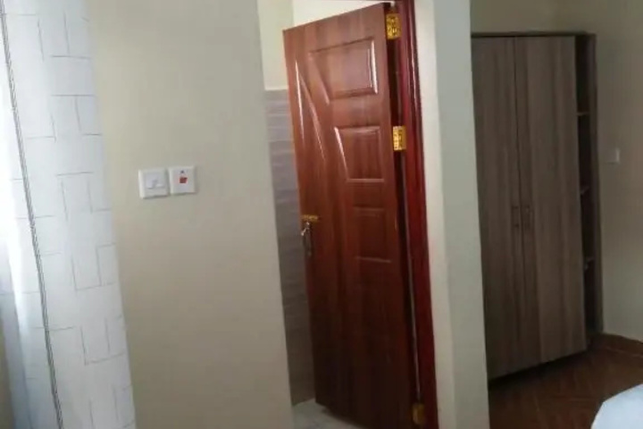Room 3 of 8