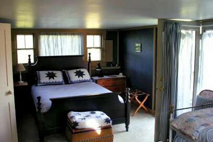 Room 8 of 25
