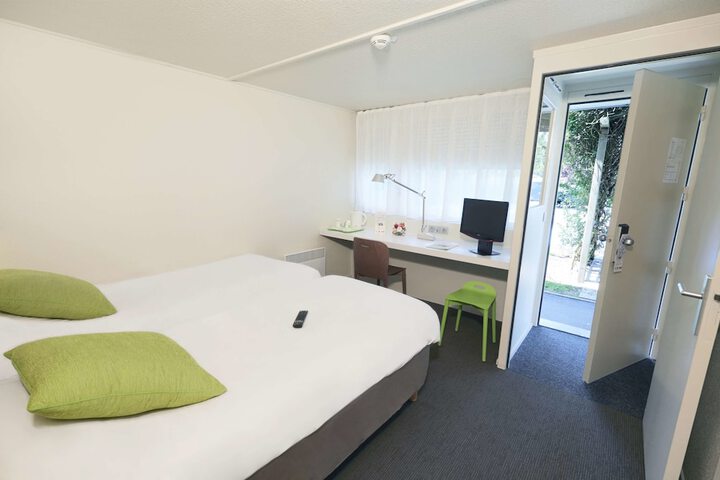 Room 10 of 30