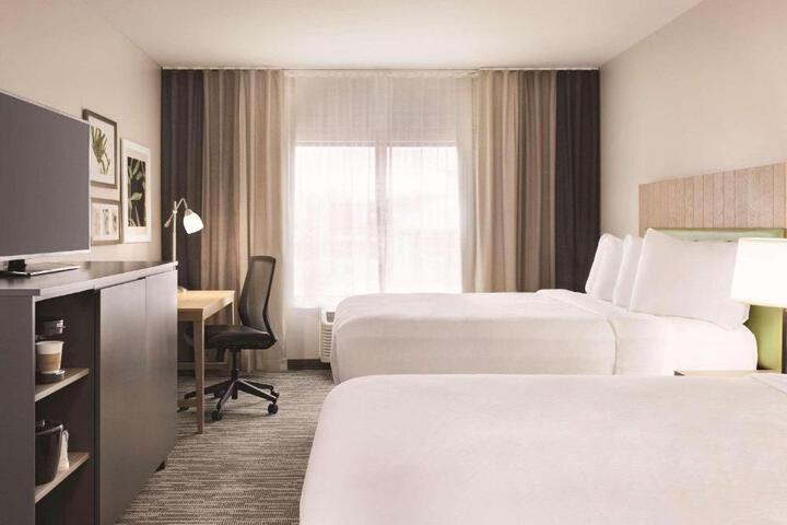 2 Queen Beds (1 of 11)