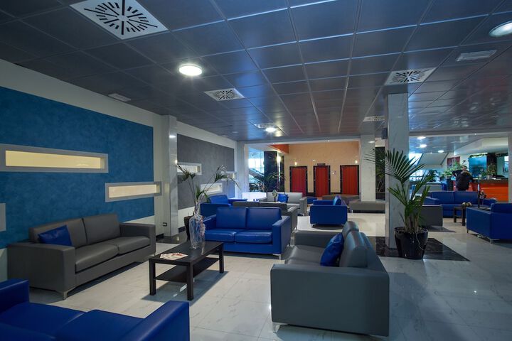 Entrance & Lobby
