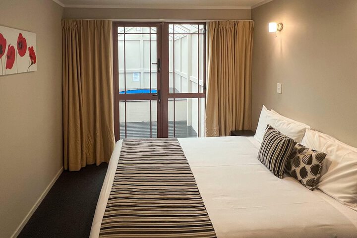 Room 102 of 302