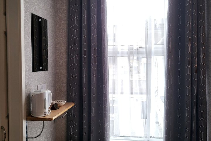 Room 30 of 49