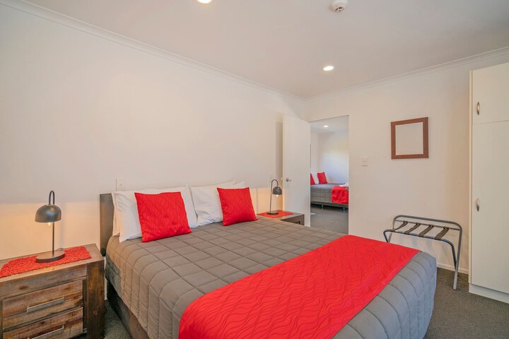 Room 10 of 38