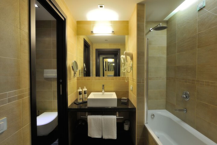Room 42 of 90