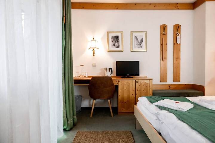 Room 13 of 76