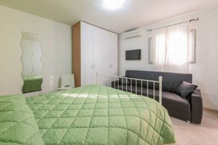Room 2 of 52