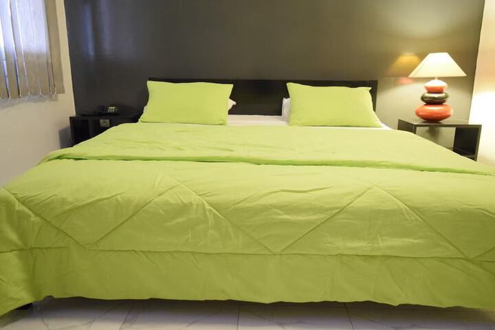 Room 7 of 9