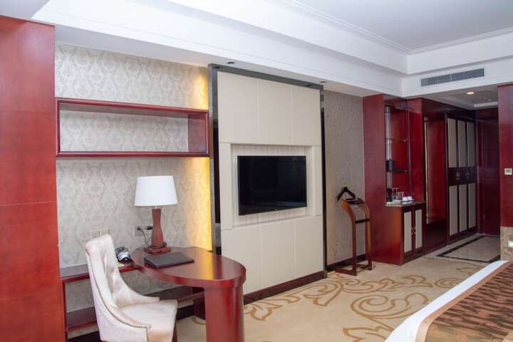 Room 27 of 46