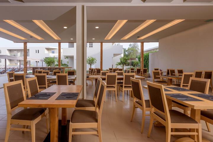 Dining 95 of 123