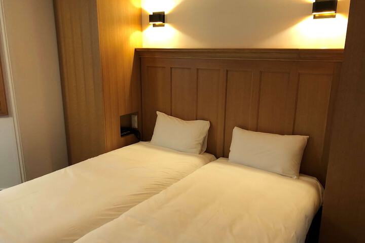 Room 36 of 95