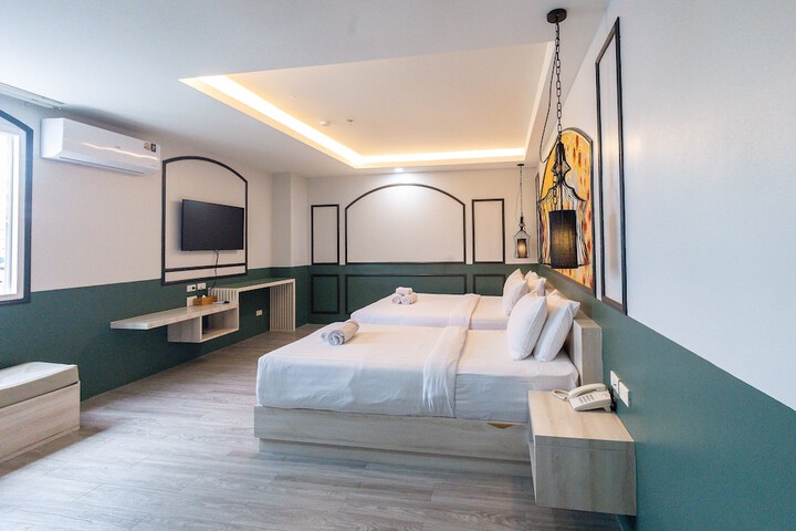 Room 83 of 129