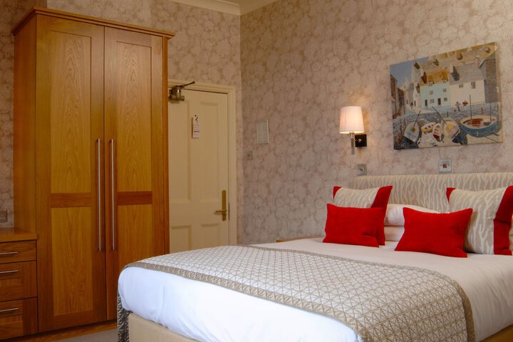 Room 6 of 35