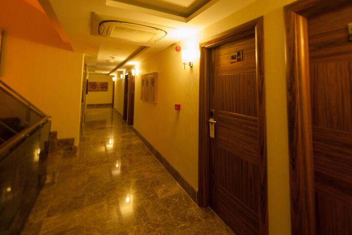 Ballroom/Hall 39 of 53