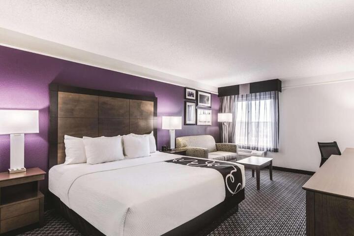 1 King Bed Executive Room (7 of 18)
