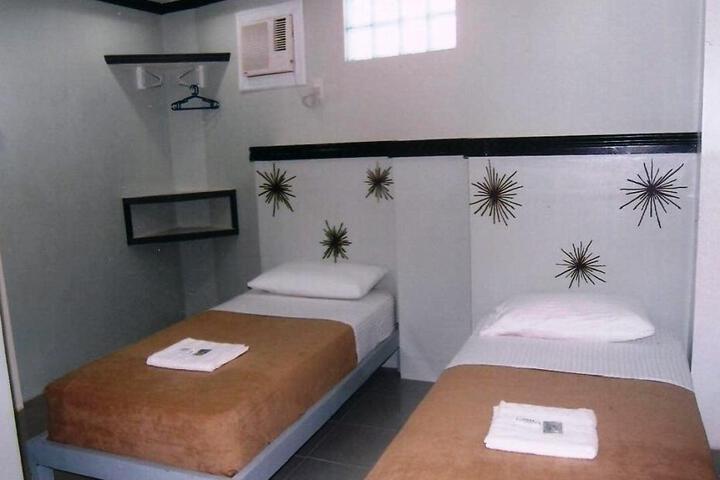 Room 2 of 6