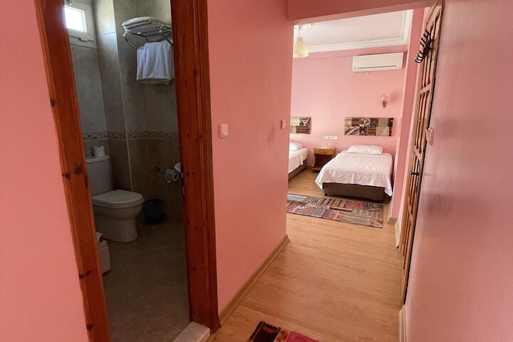 Room 32 of 64