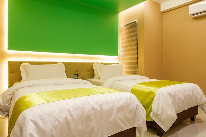 Room 4 of 31