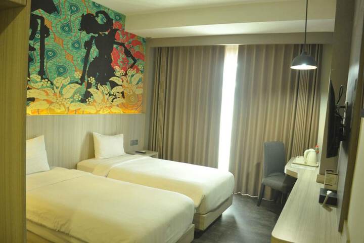 Room 13 of 32