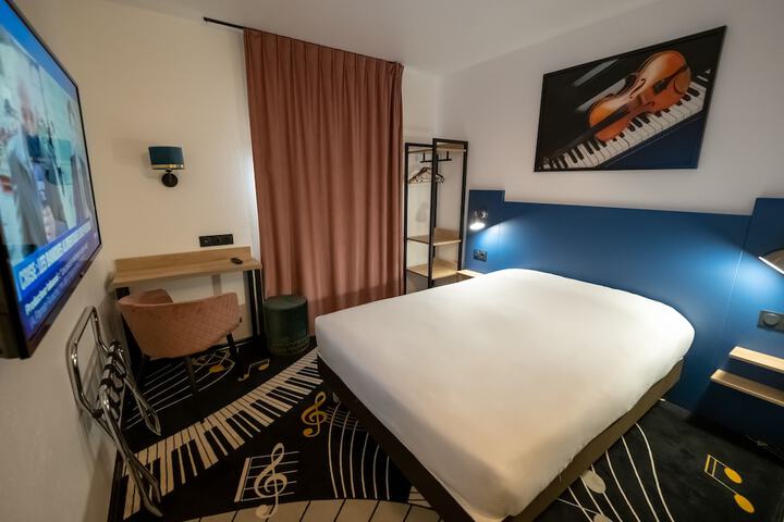 Room 5 of 20