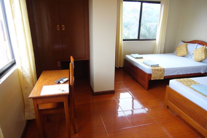 Room 10 of 38