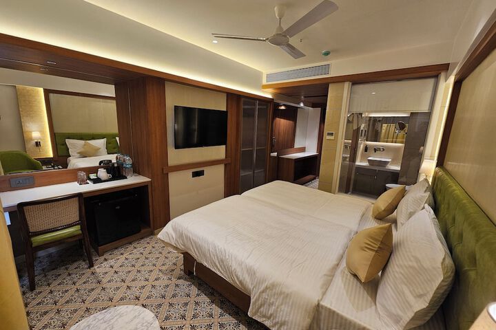 Room 15 of 44