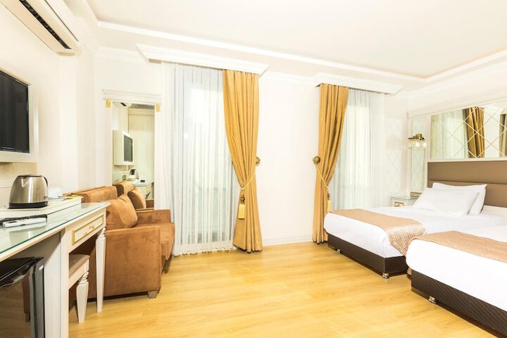 Room 9 of 47